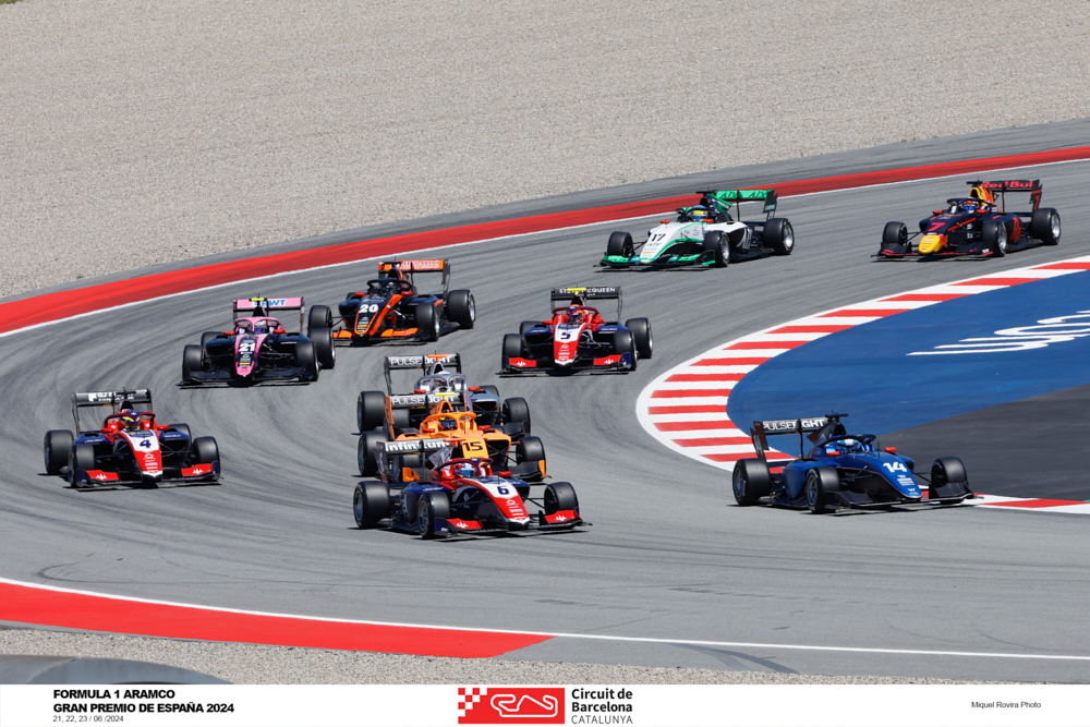Circuït de Montmelo amb cotxes competin