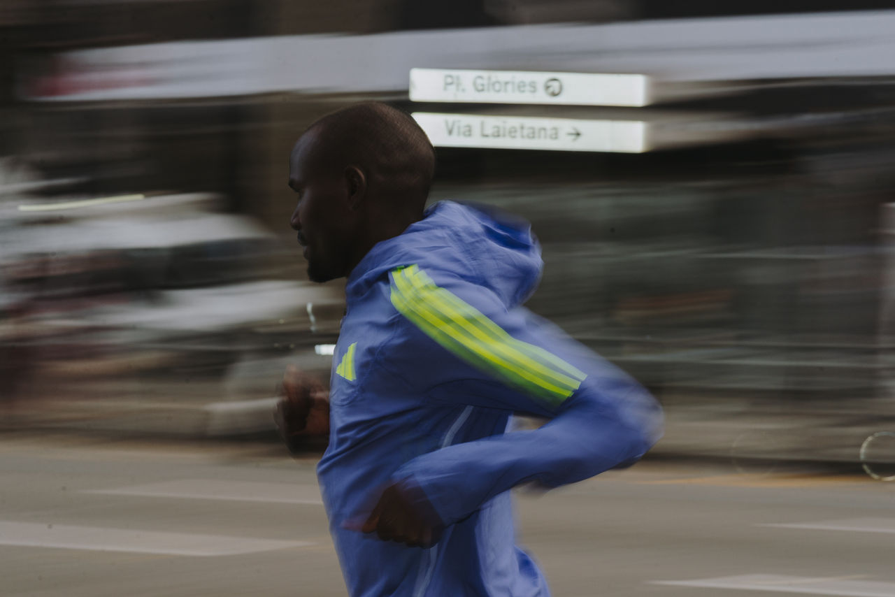 Persones corrent la Hyundai Mitja Marató Barcelona by Brooks